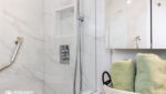 Bathroom with Mirror Glass